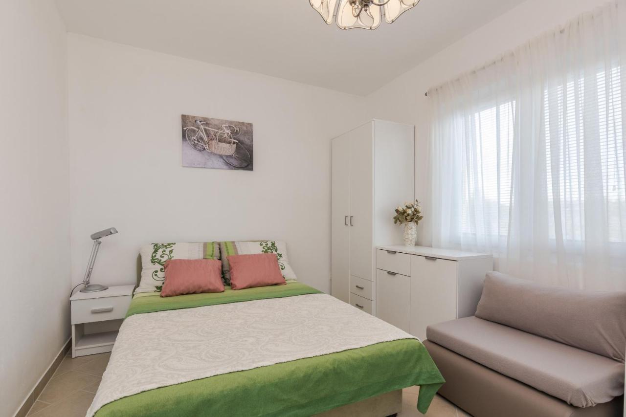 Villa Flora Maris Apartments Privlaka  Exterior photo