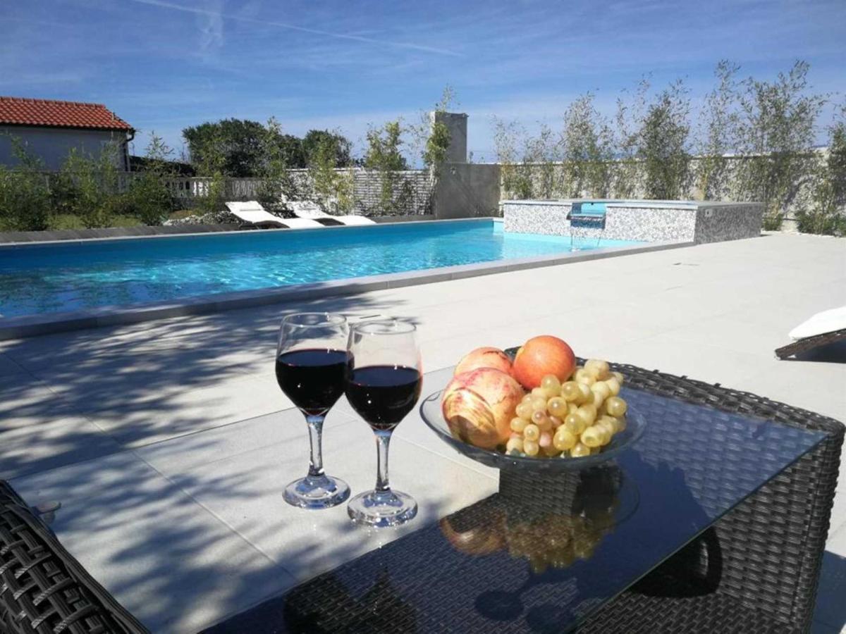 Villa Flora Maris Apartments Privlaka  Exterior photo