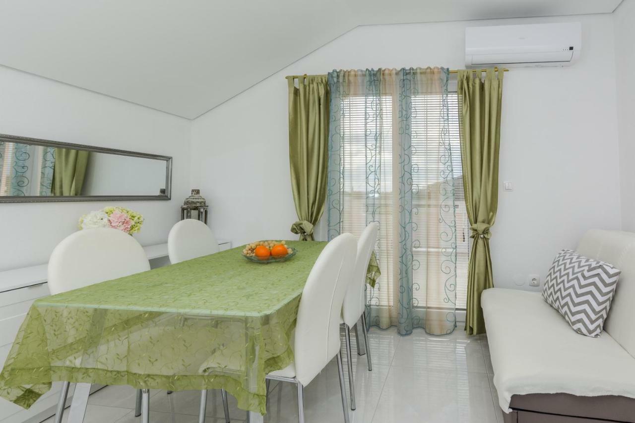 Villa Flora Maris Apartments Privlaka  Exterior photo